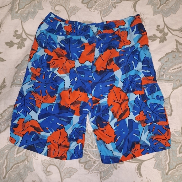 A pair of Columbia youth swim shorts in a size XL. Pre-loved in great condition - Picture 2 of 7